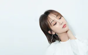 杨紫白裙写真壁纸图片_2