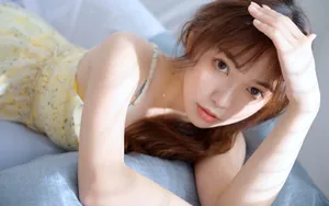 性感吊带裙美女图片