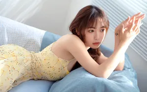 性感吊带裙美女图片_2