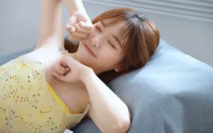 性感吊带裙美女图片_4
