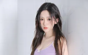 白嫩水灵吊带美女图片_3