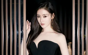 张天爱黑色抹胸裙性感图片_2