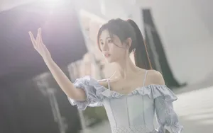 鞠婧祎吊带裙性感图片_4