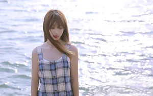 清纯长发美女海边图片_4