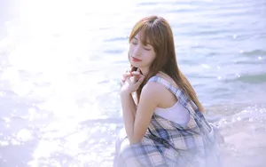清纯长发美女海边图片_5