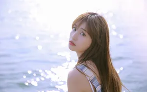 清纯长发美女海边图片_7