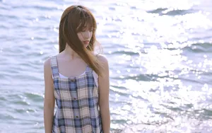 清纯长发美女海边图片_9