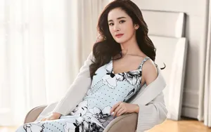 杨幂优雅性感壁纸图片