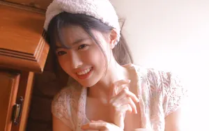 甜美黄色调美女图片_3