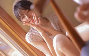 甜美黄色调美女图片_5
