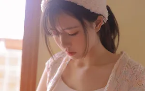 甜美黄色调美女图片_7