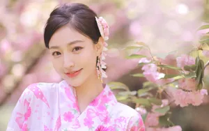 樱花下的娇美和服美女图片_2