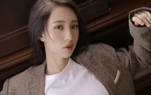 气质钢琴美女图片_3