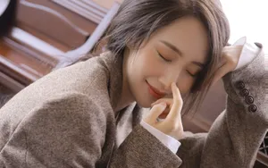 气质钢琴美女图片_6