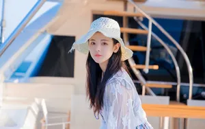 杨超越壁纸图片