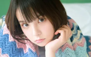 床上慵懒青春少女图片_5