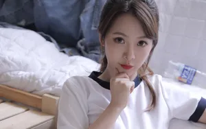 甜美马尾美女图片_4
