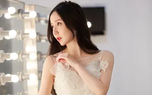 娄艺潇迷人写真图片