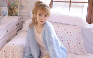 白嫩吊带尤物美女图片_4