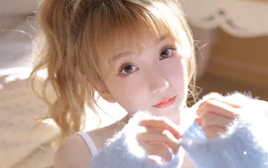 白嫩吊带尤物美女图片_5