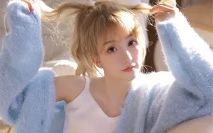 白嫩吊带尤物美女图片_9