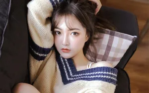白嫩瓜子脸美女图片