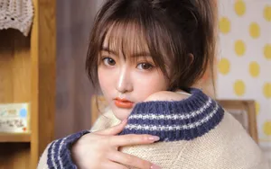 白嫩瓜子脸美女图片_3