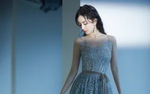杨幂优雅亮片裙图片_3