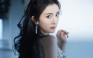 杨幂优雅亮片裙图片_4
