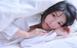 白衬衣美女头像图片_5