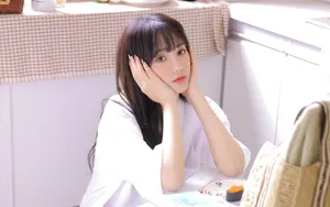 清新长发美女壁纸_4