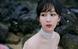 杨紫仙气性感桌面壁纸_2