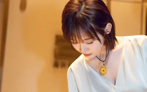 苗苗优雅写真壁纸_2