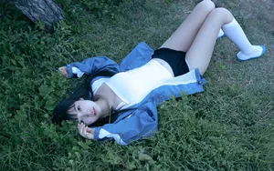 清纯校服美女户外图片