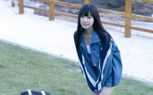 清纯校服美女户外图片_5