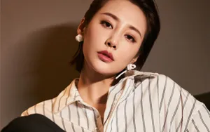 李纯条纹衬衣性感壁纸