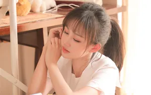 JK制服甜美美女图片