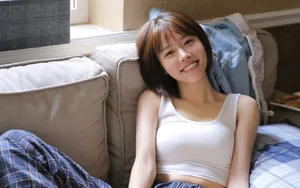 短发养眼美女图片_5