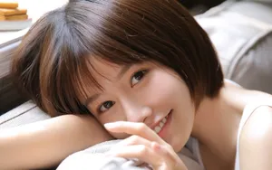 短发养眼美女图片_6