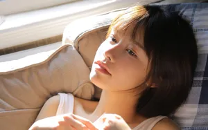 短发养眼美女图片_8