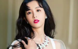 陈都灵优雅白裙性感壁纸_5