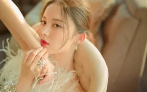 古力娜扎性感红唇图片_11