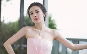 杨幂性感抹胸裙壁纸_2
