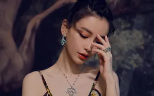 angelababy性感吊带裙壁纸_2