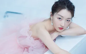 周冬雨粉色纱裙甜美壁纸_4