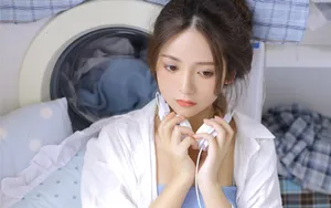 白净衬衣美女图片_9