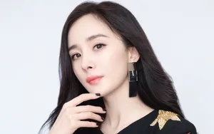 杨幂白皙水嫩写真壁纸_3