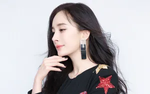 杨幂白皙水嫩写真壁纸_4