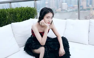 张雪迎露背裙写真壁纸_1