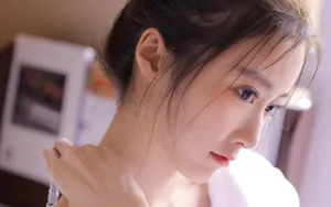 甜美吊带睡裙美女图片_8